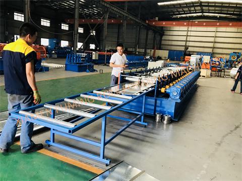 YX18-379 696 屋脊瓦